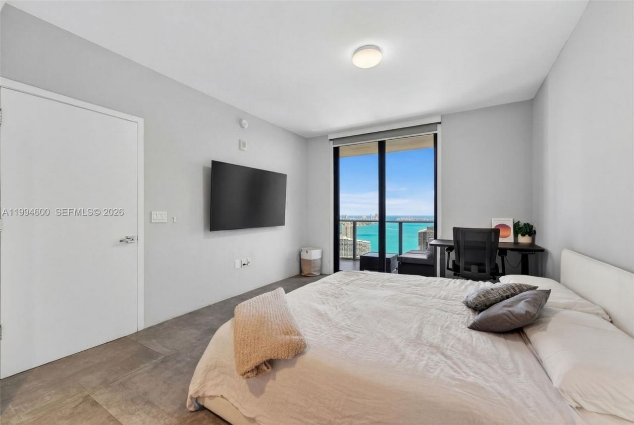 1010 Brickell Av, Unit 4203, Miami, FL 33131 Photo