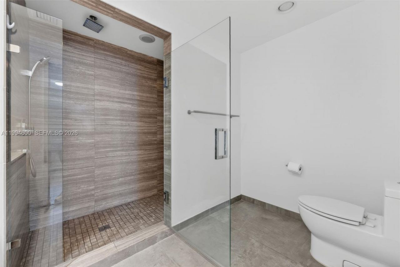 1010 Brickell Av, Unit 4203, Miami, FL 33131 Photo