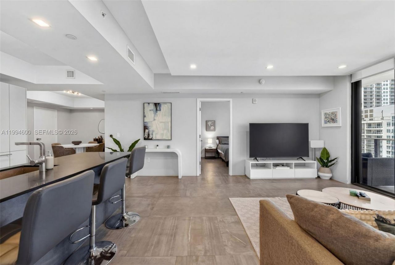 1010 Brickell Av, Unit 4203, Miami, FL 33131 Photo