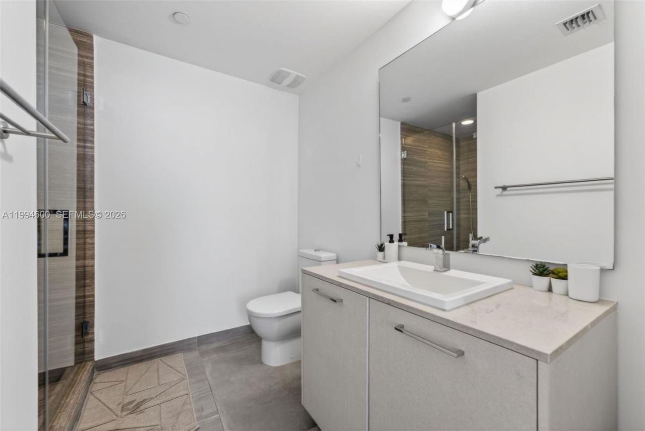 1010 Brickell Av, Unit 4203, Miami, FL 33131 Photo