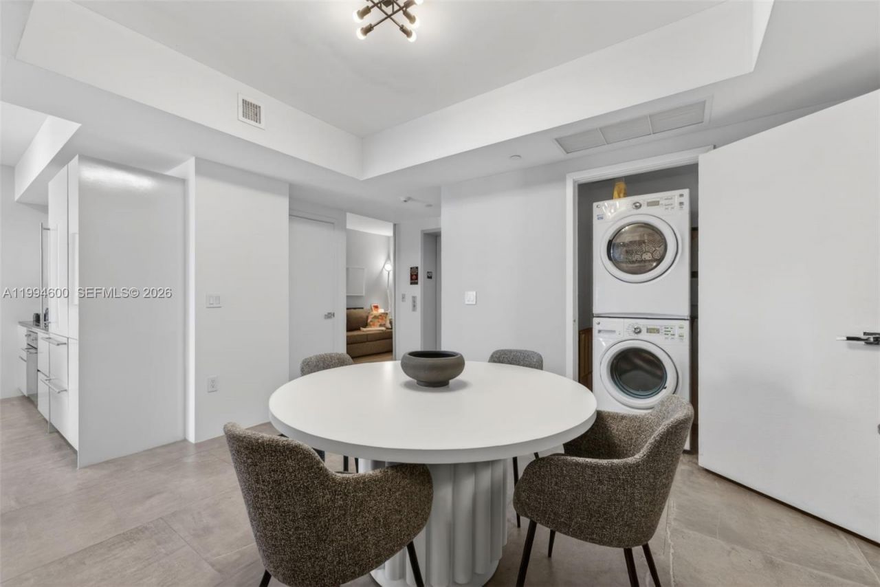 1010 Brickell Av , Unit 4203, Miami, FL 33131 Photo