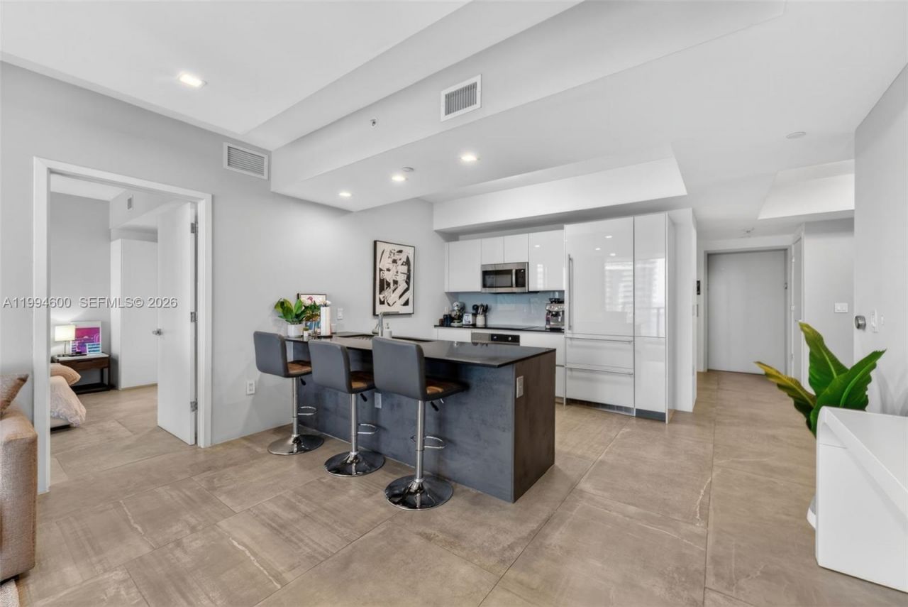 1010 Brickell Av, Unit 4203, Miami, FL 33131 Photo