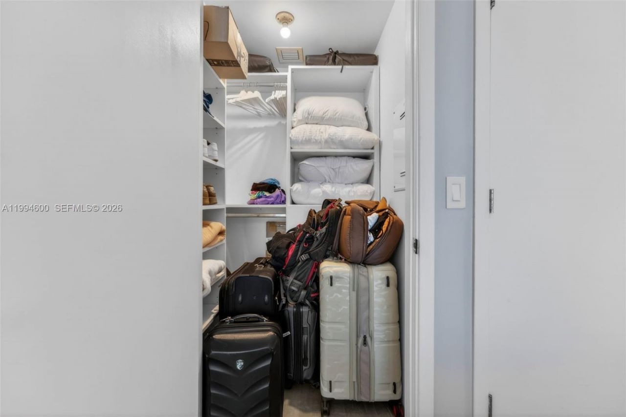 1010 Brickell Av , Unit 4203, Miami, FL 33131 Photo