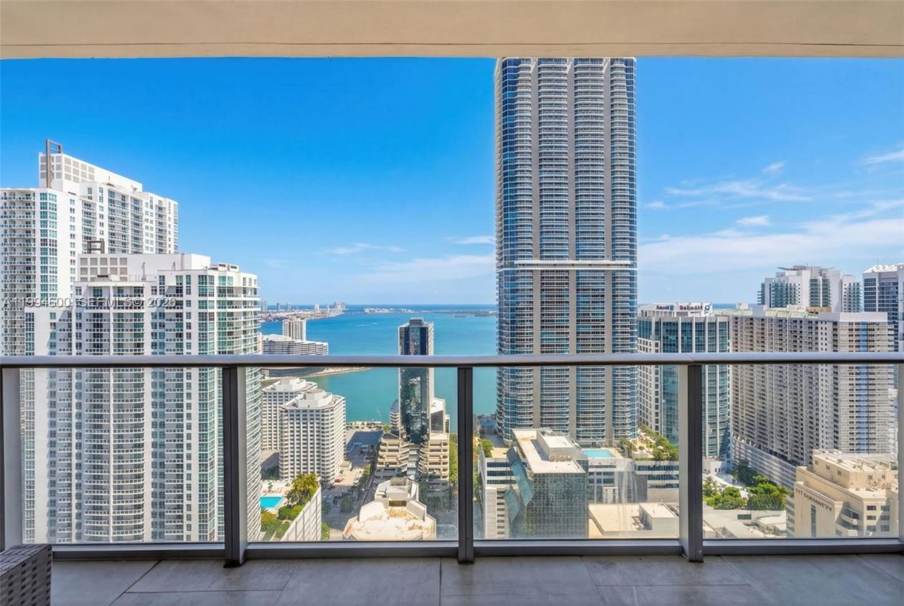 1010 Brickell Av, Unit 4203, Miami, FL 33131 Photo
