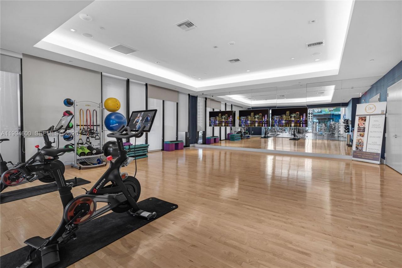 1010 Brickell Av, Unit 4203, Miami, FL 33131 Photo