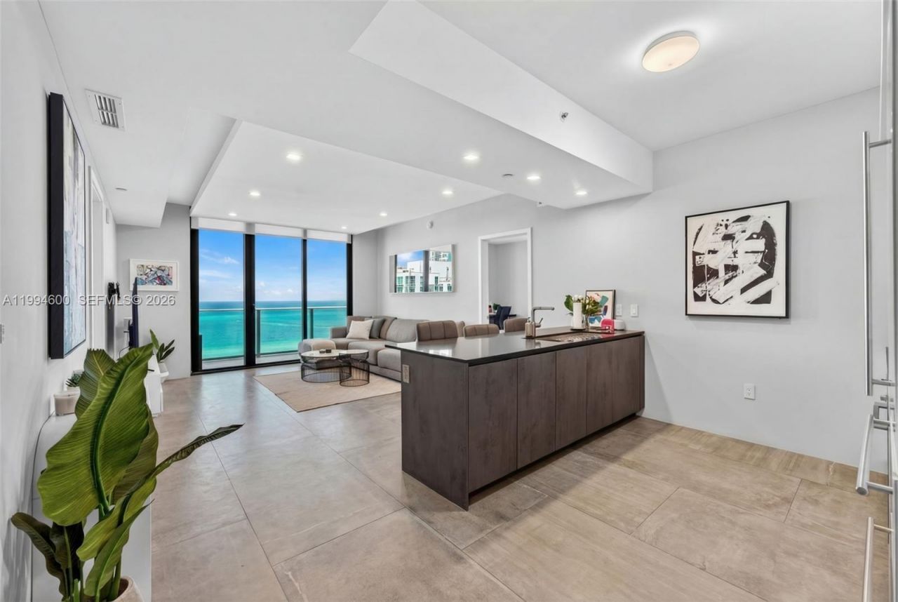 1010 Brickell Av , Unit 4203, Miami, FL 33131 Photo