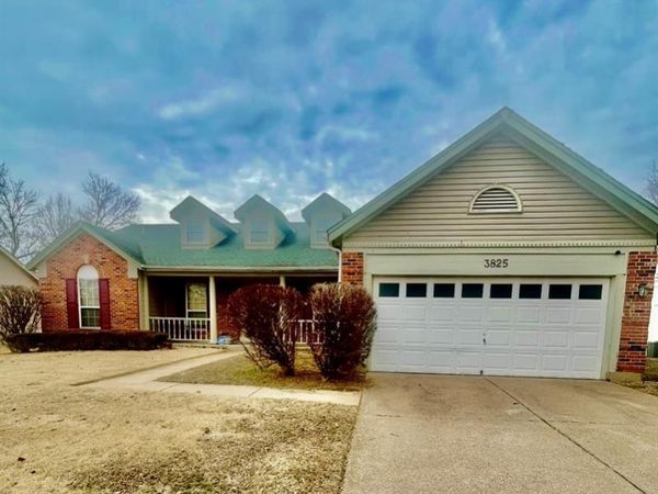 3825 Secretariat Drive , Florissant, MO 63034