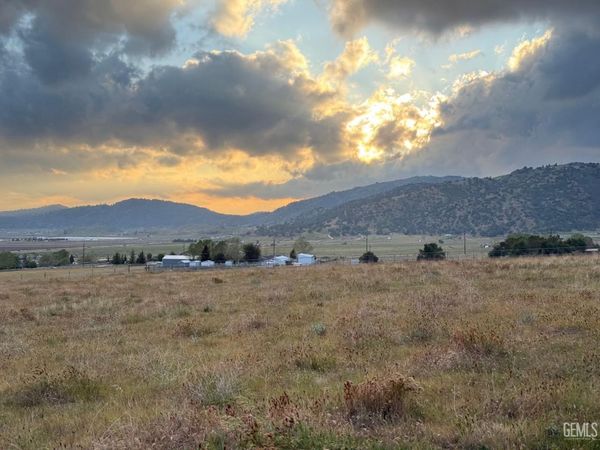 24668 Roost Avenue, Tehachapi, CA 93561