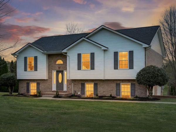 1300 Bluebonnet Dr, Clarksville, TN 37042