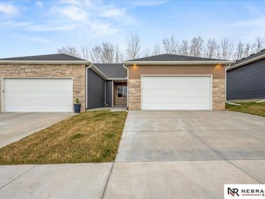 1719 NW 52nd Street, Lincoln, NE 68528