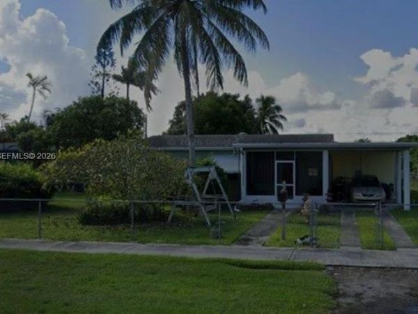 1570 NE 15th St , Homestead, FL 33033