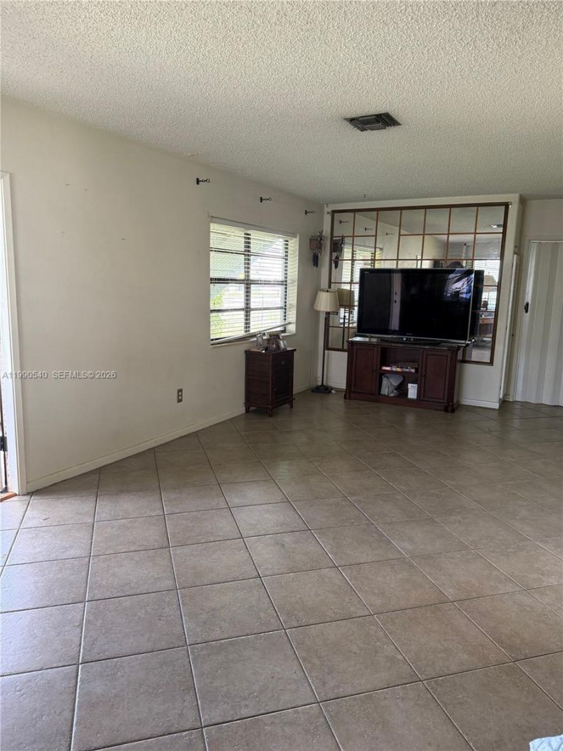 1570 NE 15th St , Homestead, FL 33033 Photo