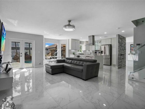612 SW 179th Ave, Pembroke Pines, FL 33029