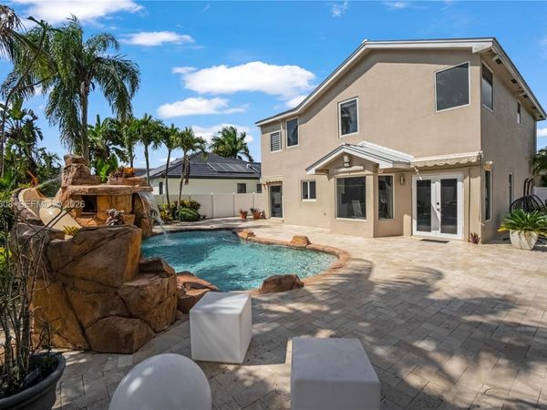 612 SW 179th Ave, Pembroke Pines, FL 33029