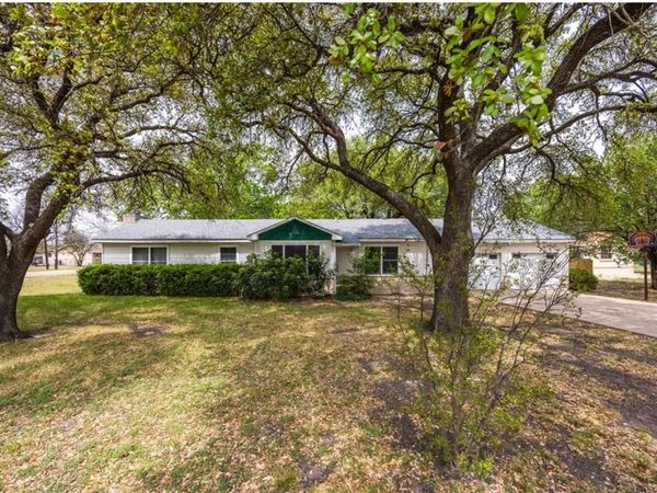 211 W Long Street, Elm Mott, TX 76640