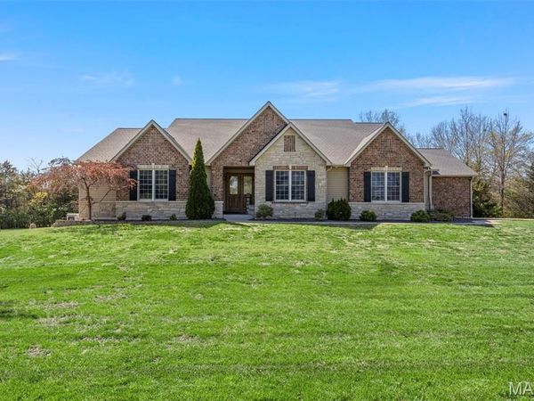 2 Country Trails Court, Moscow Mills, MO 63362