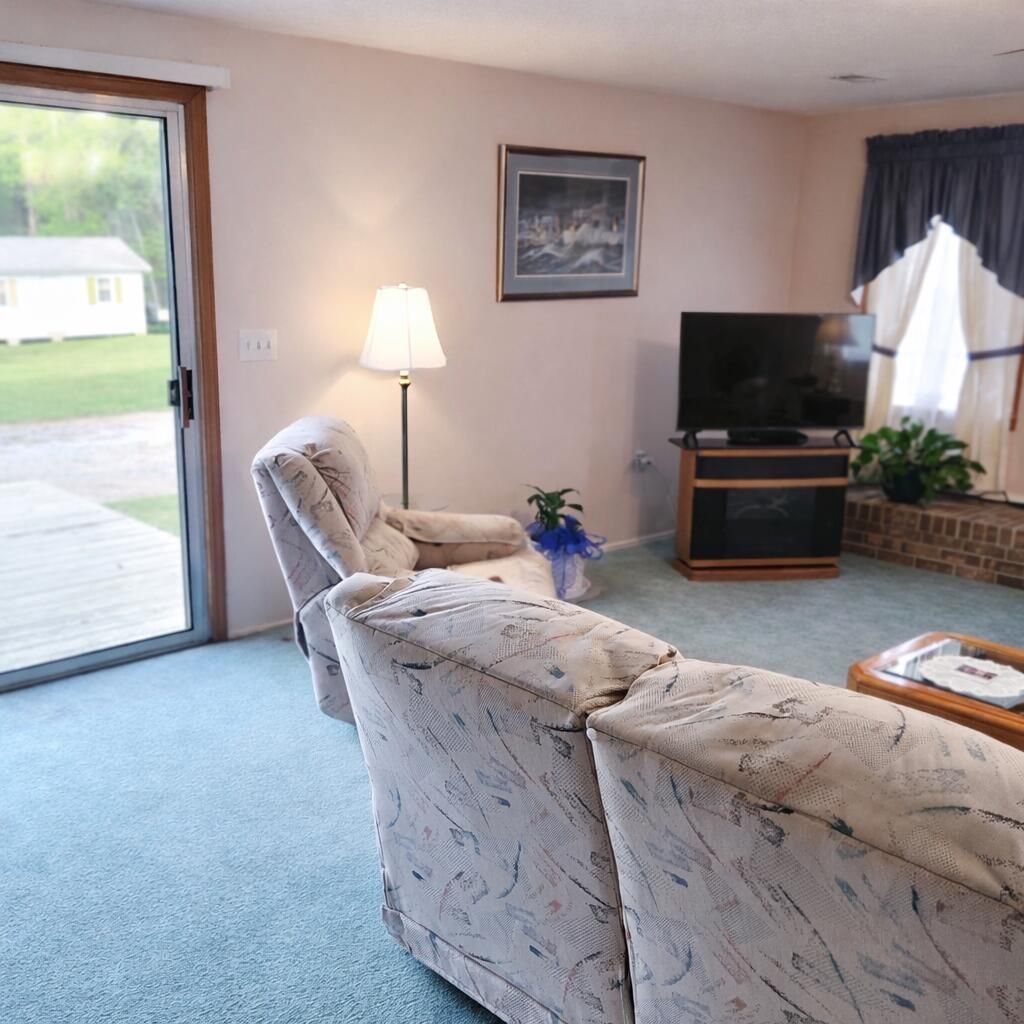 5497 Old Number Six Highway Photo 15