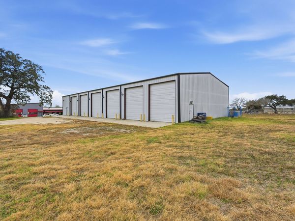 557 W Wheeler st, Stockdale, TX 78160