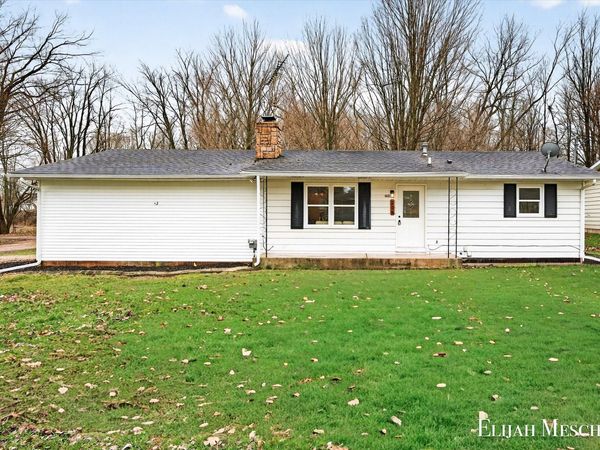 206 W Nelson Street, Hastings, MI 49058