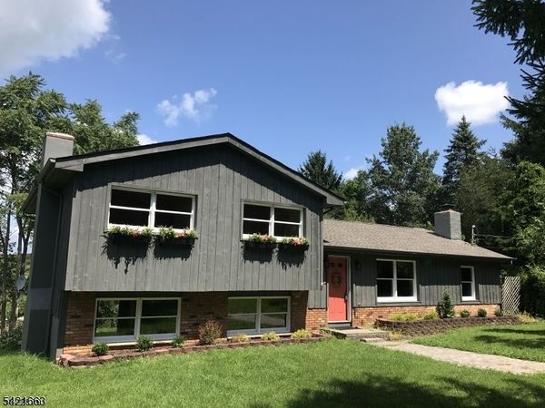 3 Lew May Dr, Andover, NJ 07860