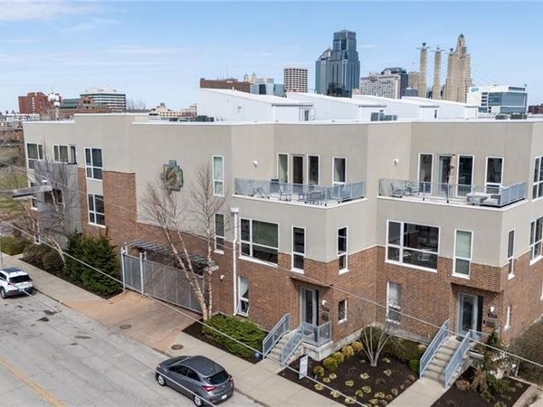 1605 Summit Street, Kansas City, MO 64108