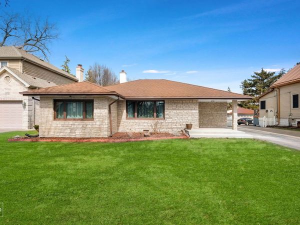 221 E Grantley Avenue , Elmhurst, IL 60126