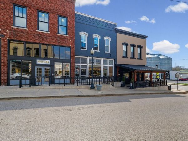 217 W Washington Street, Monticello, IL 61856