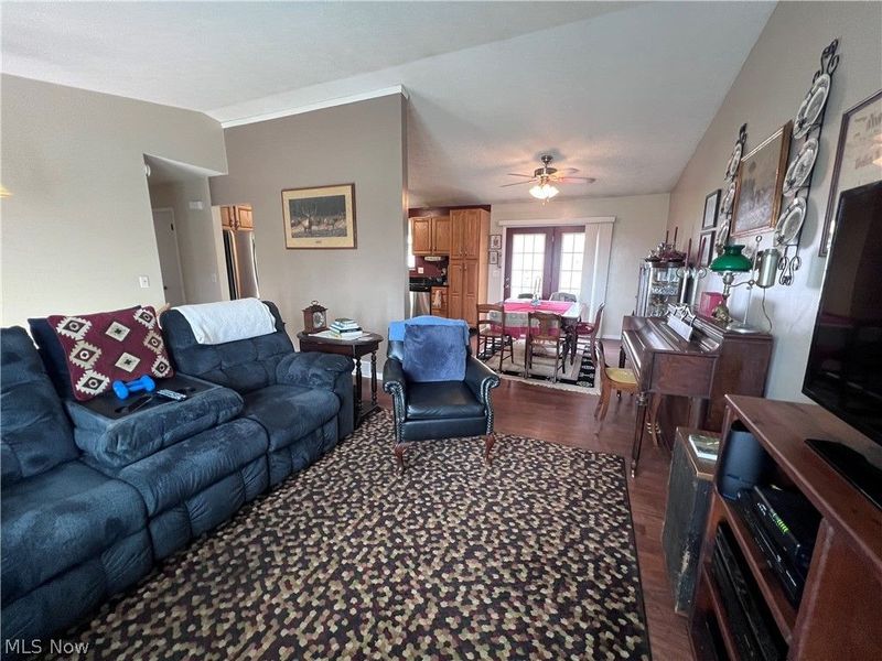 919 Chelsea Drive, Dover, OH 44622 Photo 3