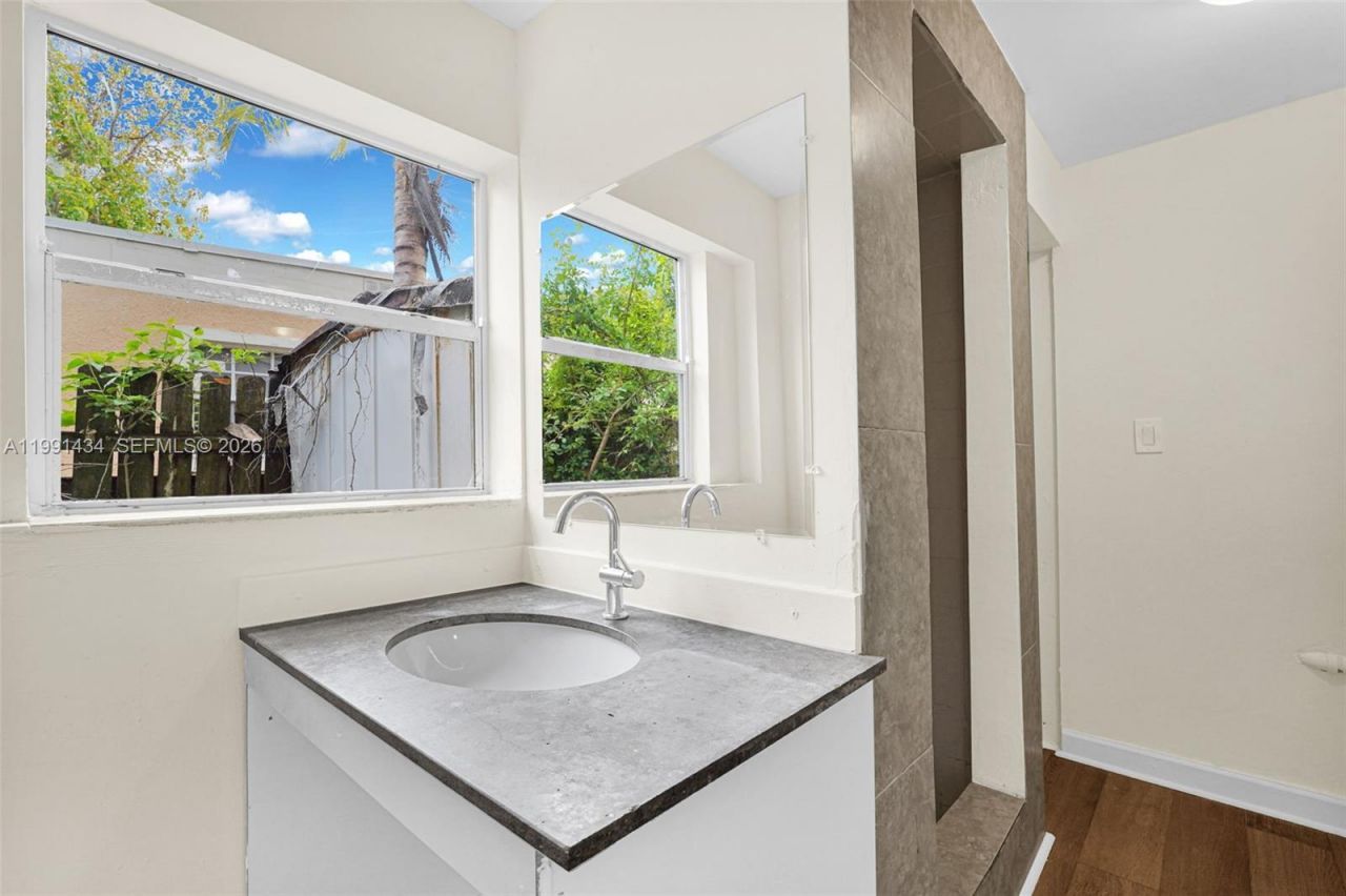 299 NW 43rd St, Unit 1, Miami, FL 33127 Photo