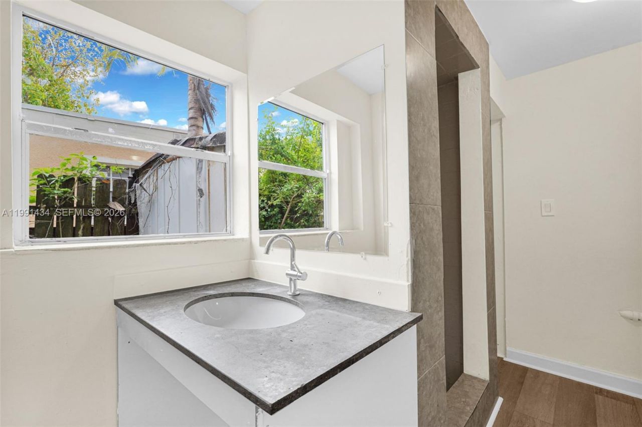 299 NW 43rd St, Unit 1, Miami, FL 33127 Photo