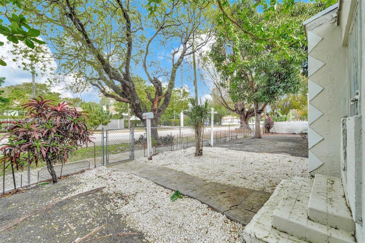 299 NW 43rd St, Unit 1, Miami, FL 33127 Photo