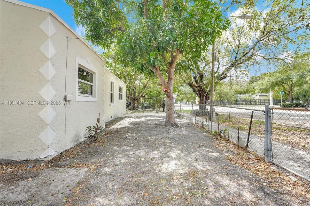 299 NW 43rd St, Unit 1, Miami, FL 33127 Photo