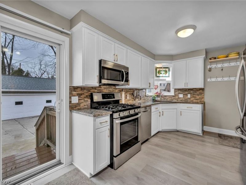 174 E 286th Street, Willowick, OH 44095 Photo 12