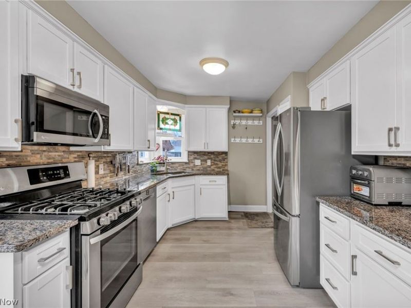 174 E 286th Street, Willowick, OH 44095 Photo 15