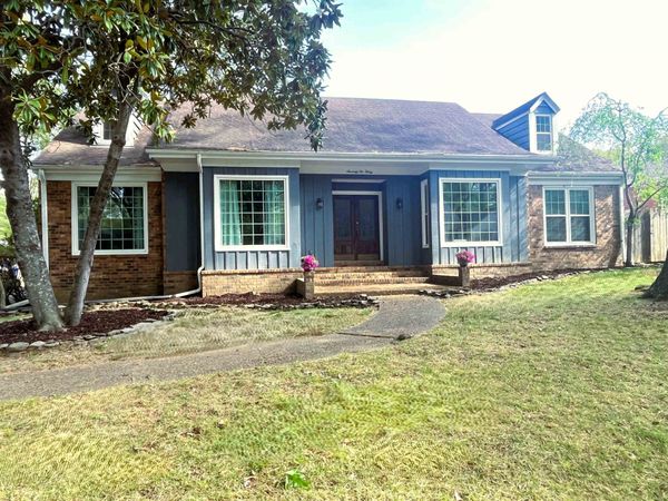 7630 BLACKBERRY FARM RD, Germantown, TN 38138