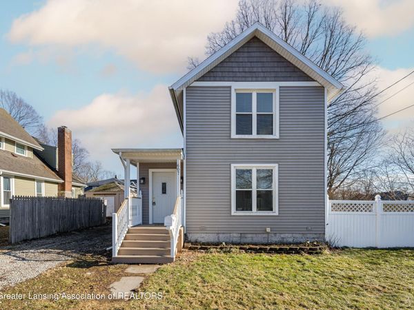 607 Park Street, Grand Ledge, MI 48837