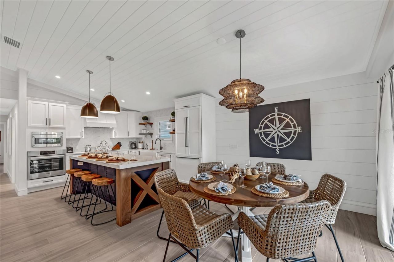 2208 Avenue A, Bradenton Beach, FL 34217 Photo