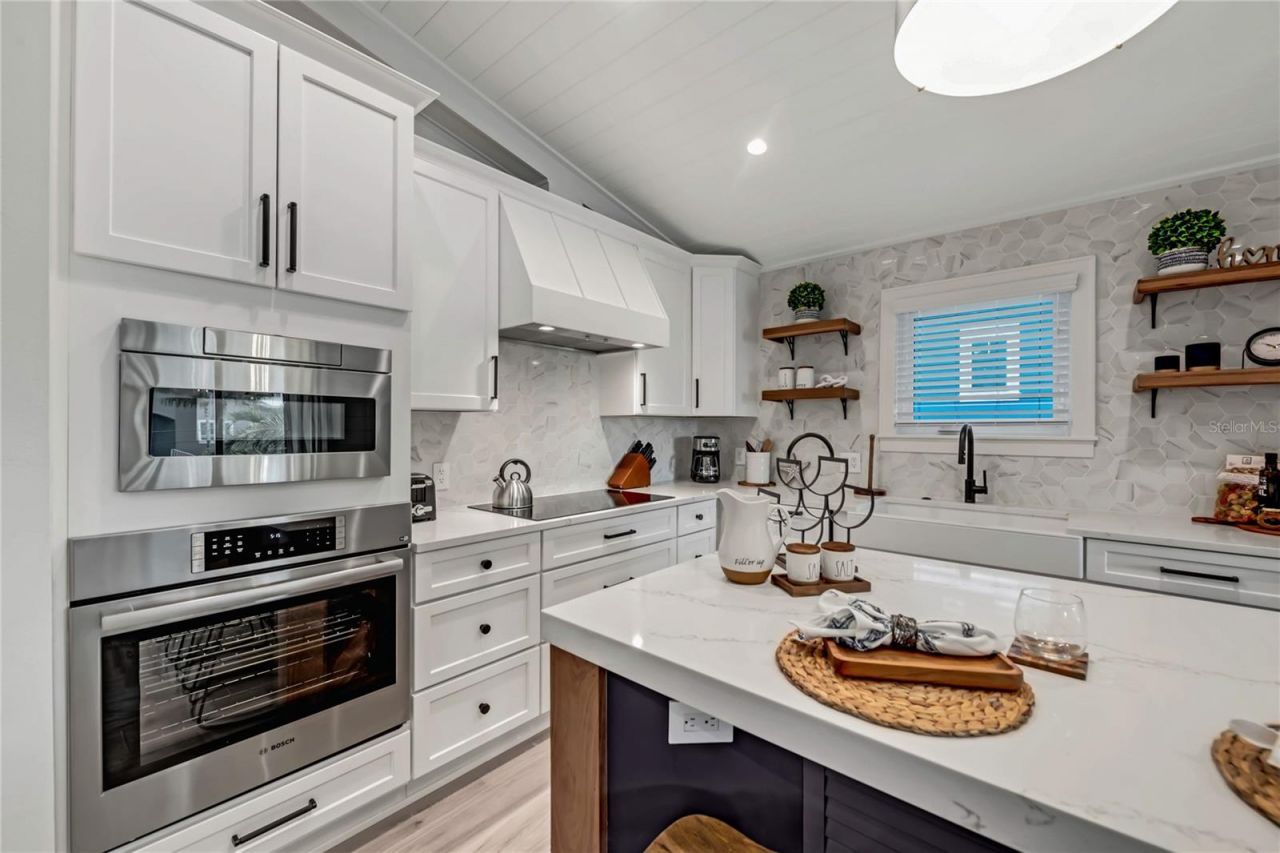 2208 Avenue A, Bradenton Beach, FL 34217 Photo