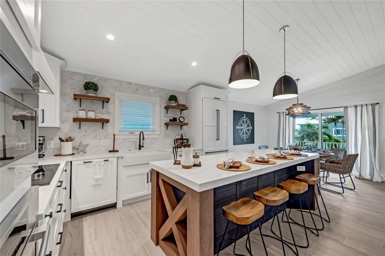 2208 Avenue A, Bradenton Beach, FL 34217 Photo