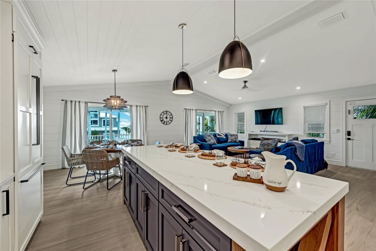 2208 Avenue A, Bradenton Beach, FL 34217 Photo