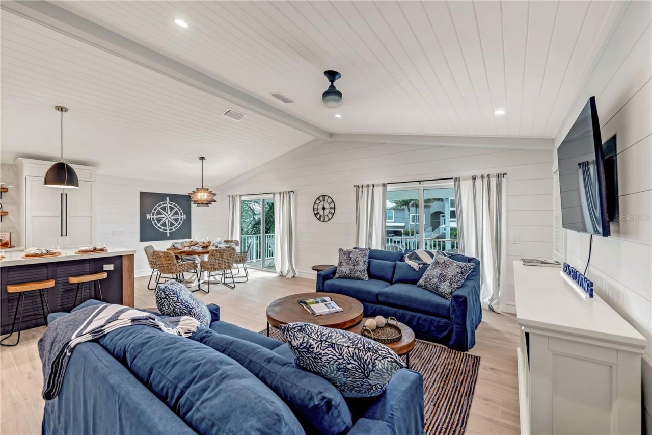 2208 Avenue A, Bradenton Beach, FL 34217 Photo