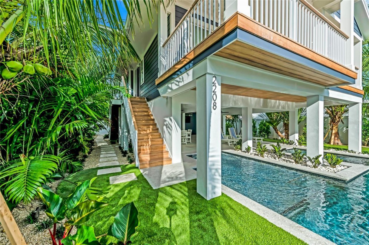 2208 Avenue A, Bradenton Beach, FL 34217 Photo