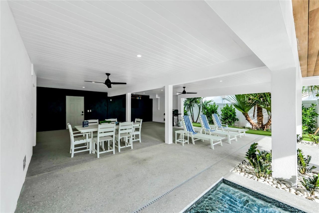 2208 Avenue A, Bradenton Beach, FL 34217 Photo