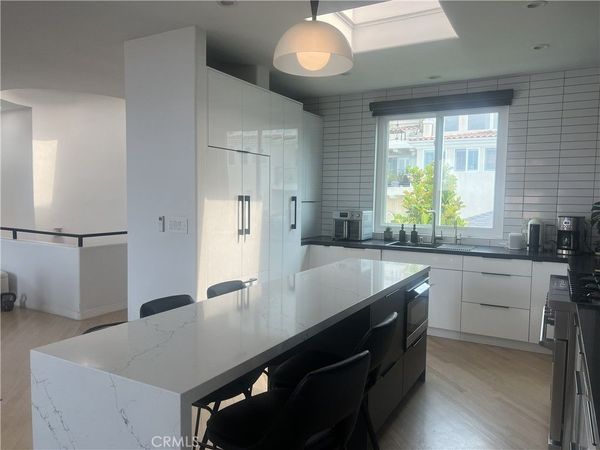 610 9th Street, Unit A, Hermosa Beach, CA 90254