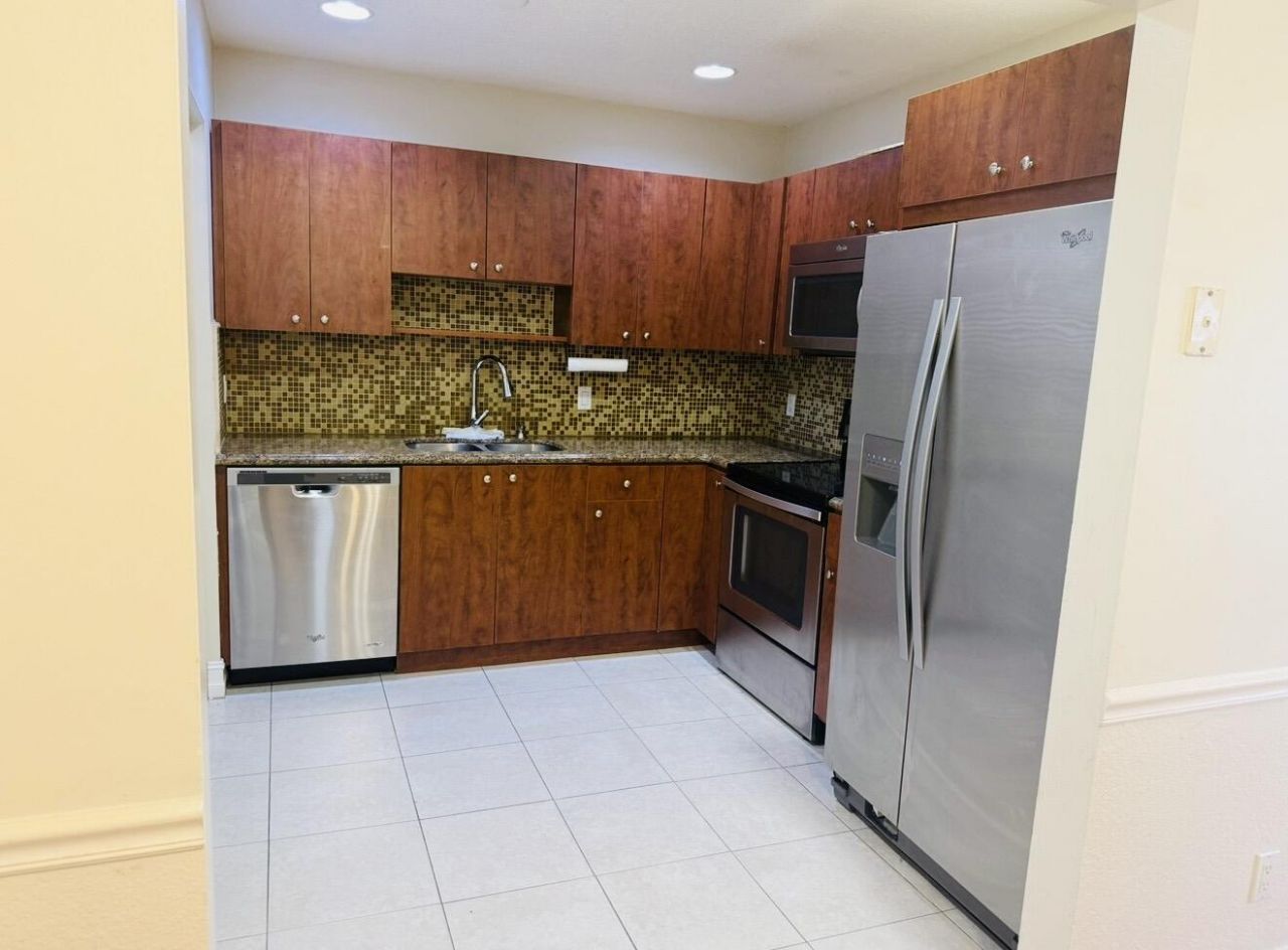 1005 Manor Drive, Unit 3d, Palm Springs, FL 33461 Photo