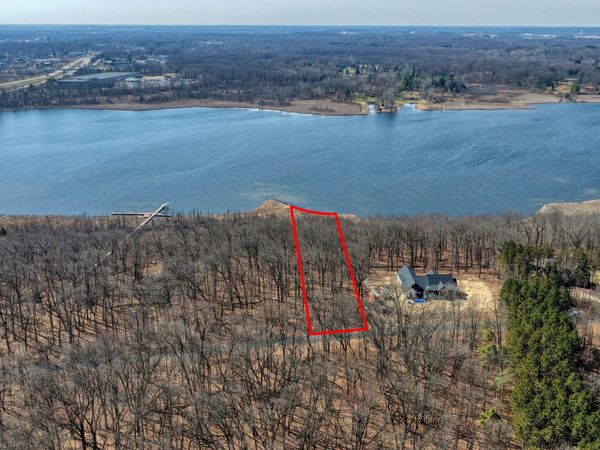 Sanctuary Drive, Jackson, MI 49201