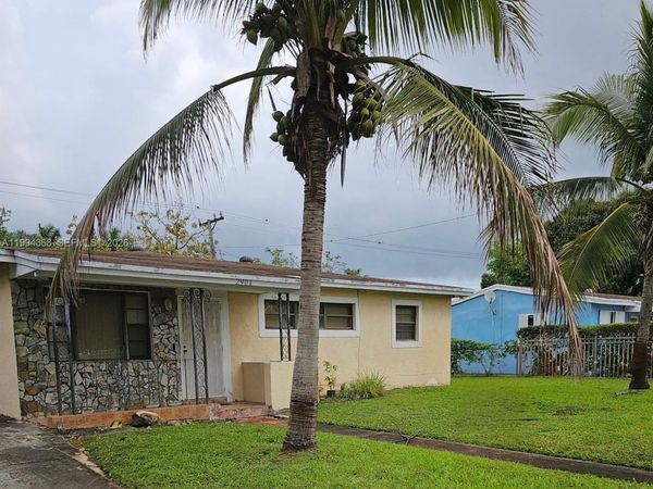 2901 NW 174th St , Miami Gardens, FL 33056