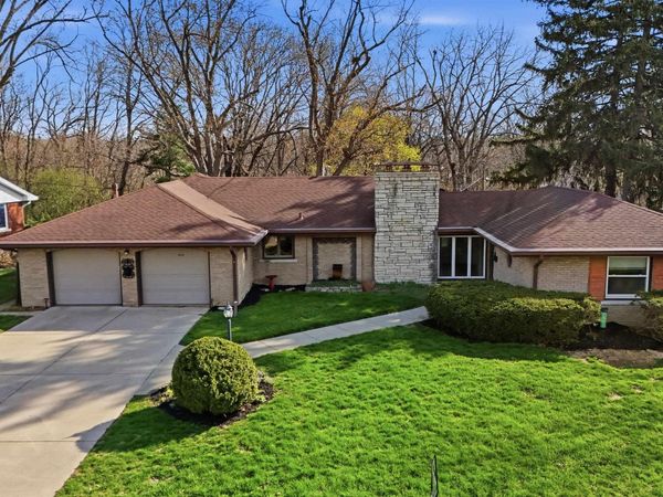 4042 N BROOKMONT Road, Peoria, IL 61614