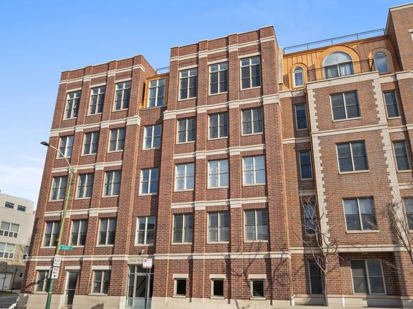 2622 W DIVERSEY Avenue, Unit 201, Chicago, IL 60647