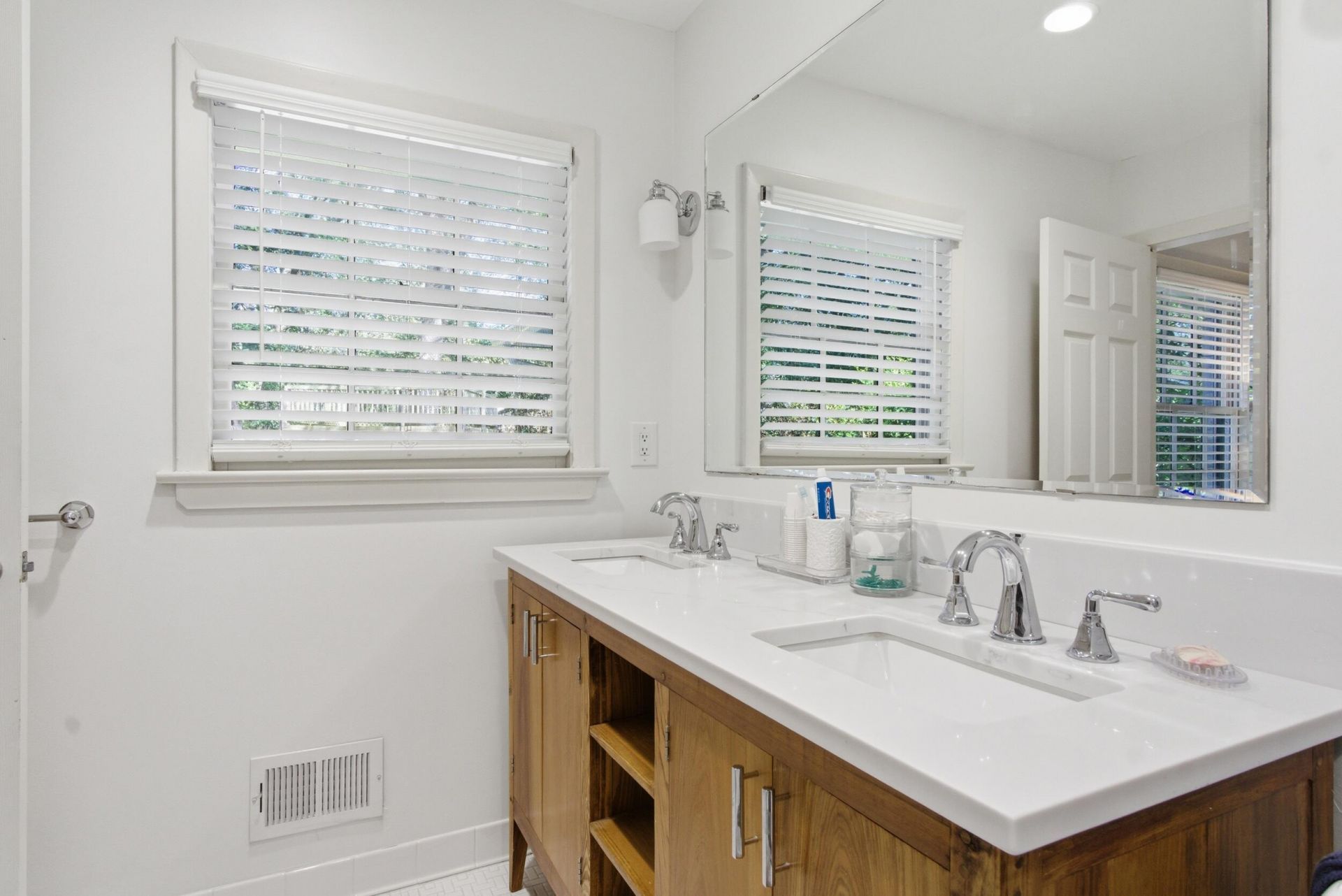 1721 Dartmoor Circle Photo 38